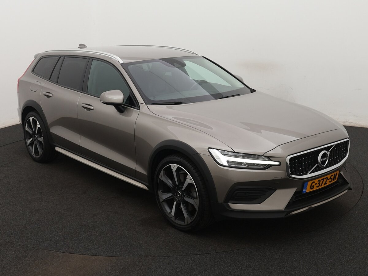 40512550 volvo v60 cross country 2 0 t5 awd pro 8 04