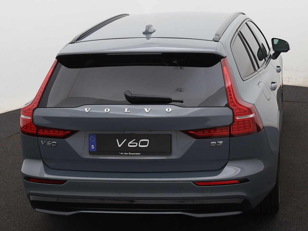 41012591 volvo v60 2 0 b3 plus dark sportstoelen zwarte hemel camera 9 01