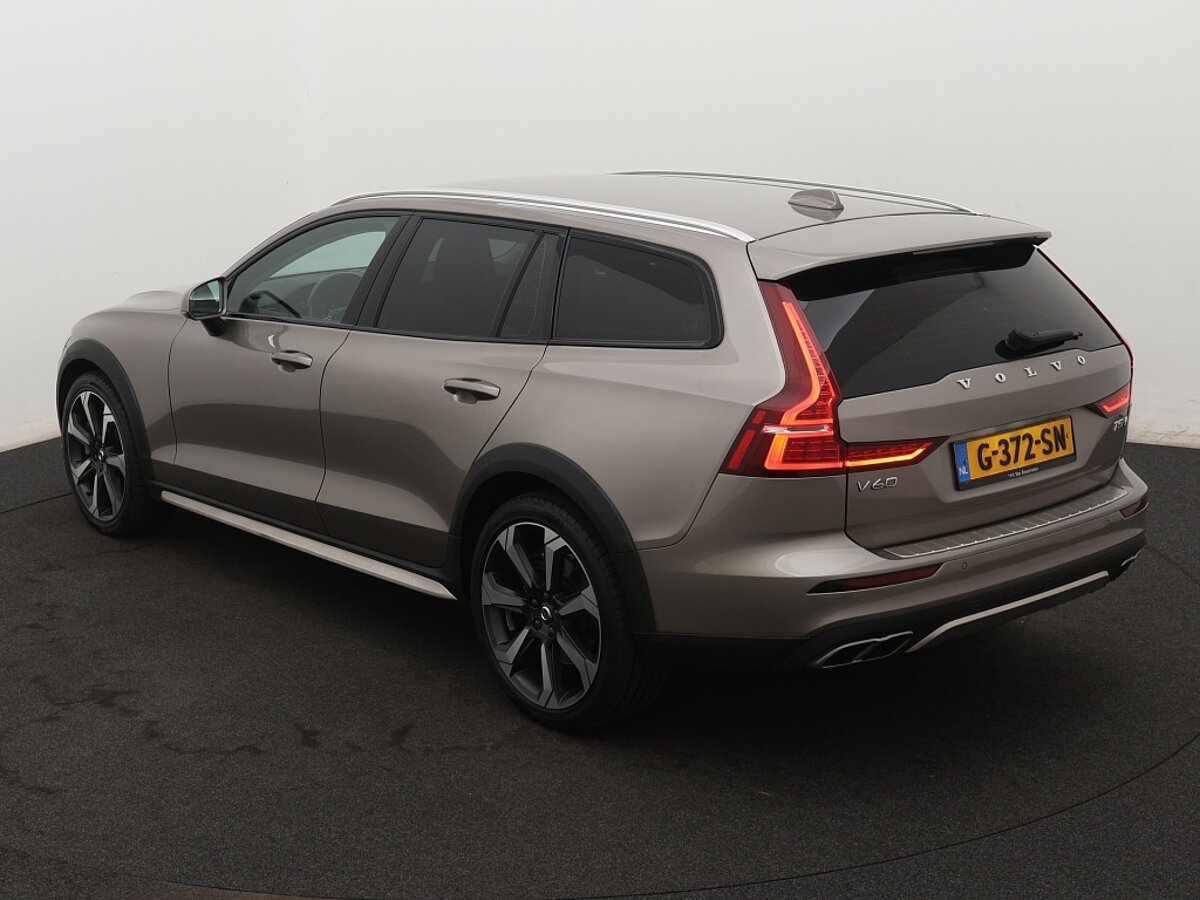 40512550 volvo v60 cross country 2 0 t5 awd pro 3 04