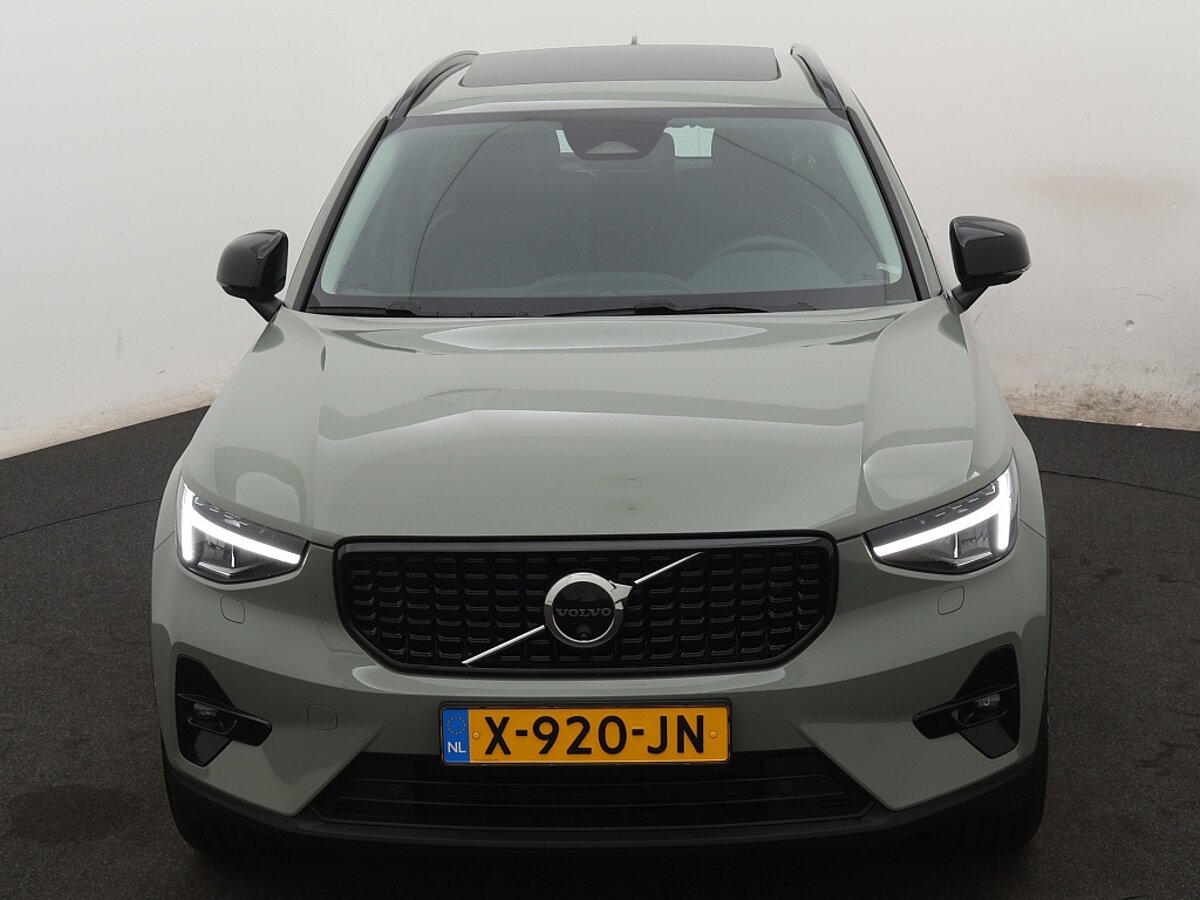 40486106 volvo xc40 2 0 b3 plus dark 8 01