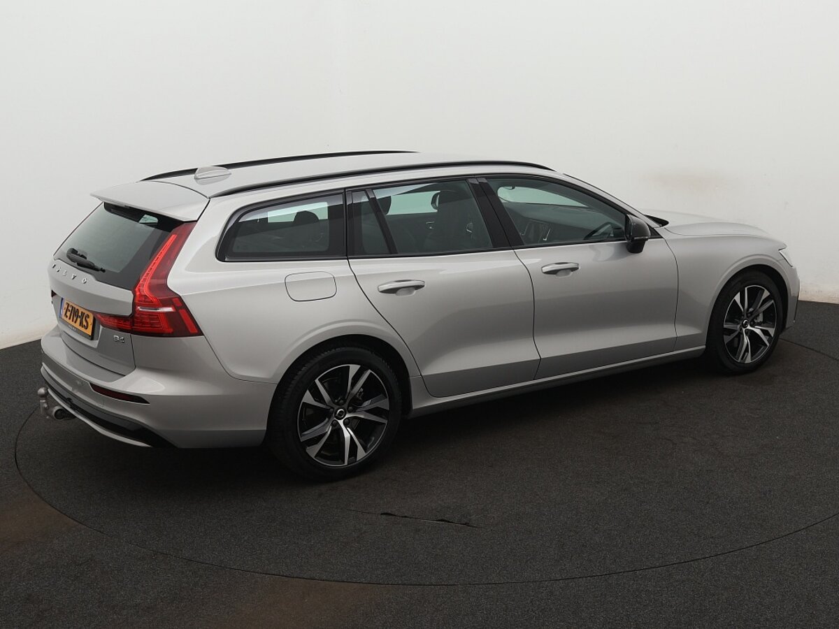 40349731 volvo v60 2 0 b4 plus dark trekhaak 01