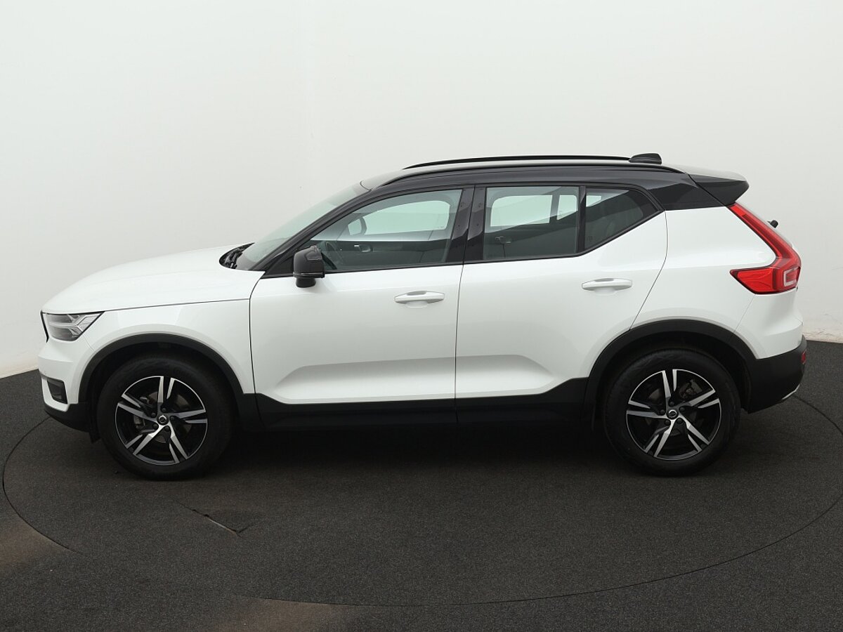 39057381 volvo xc40 1 5 t3 r design 2 08