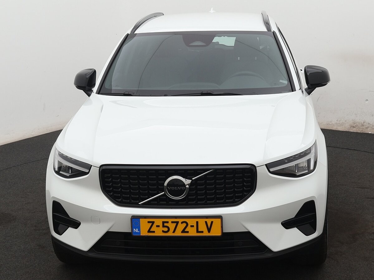 40229951 volvo xc40 2 0 b4 plus dark 8 02