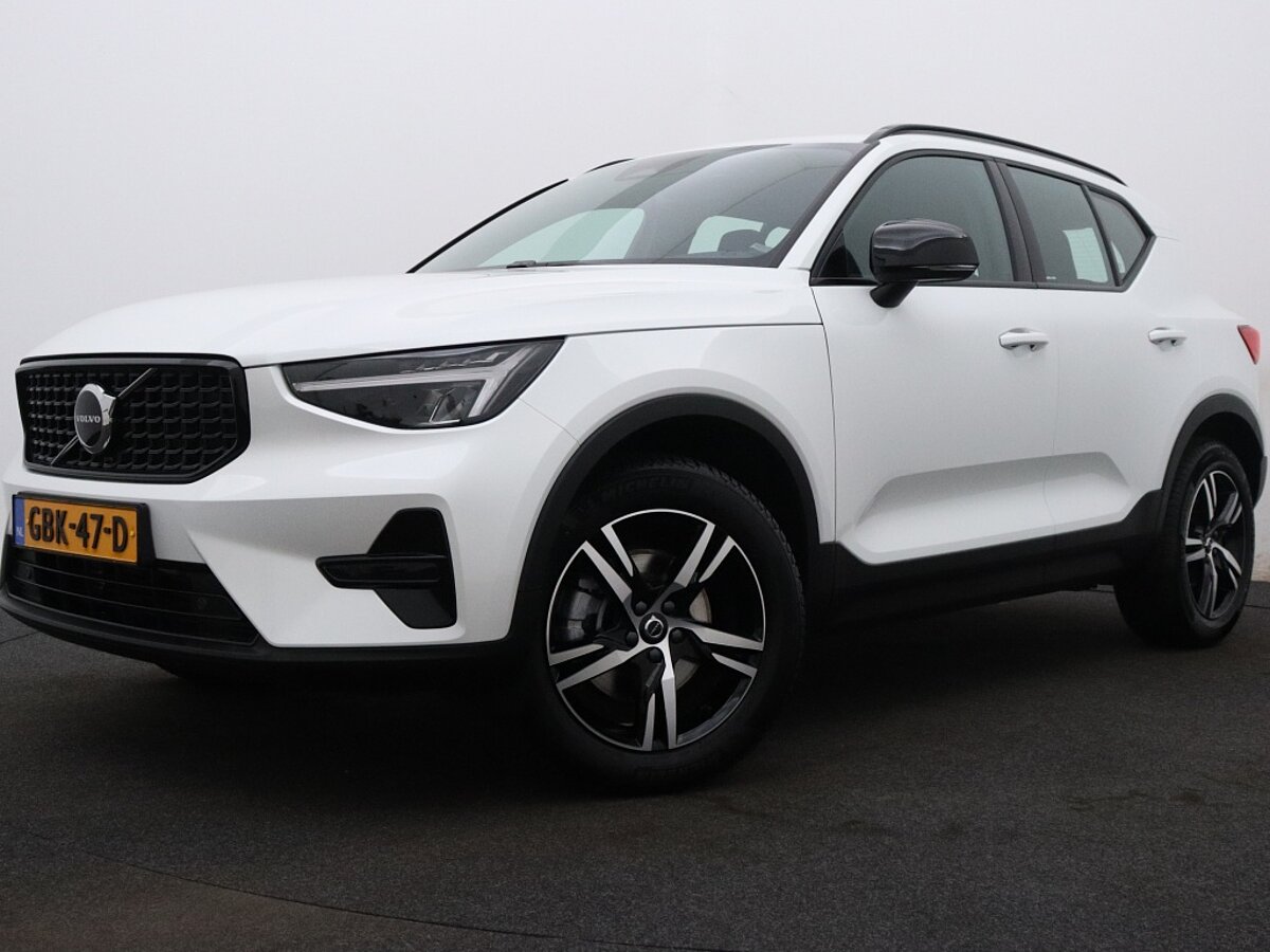 40485894 volvo xc40 2 0 b4 plus dark 27