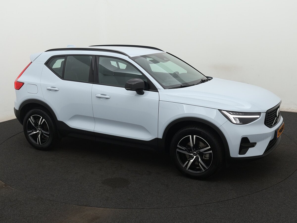 40036948 volvo xc40 2 0 b4 plus dark 02