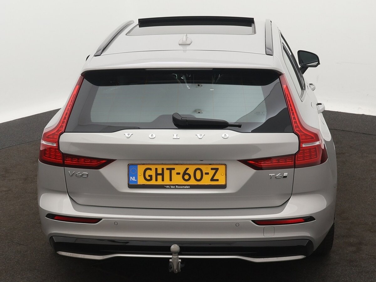 42639986 volvo v60 2 0 t6 awd plus dark 9