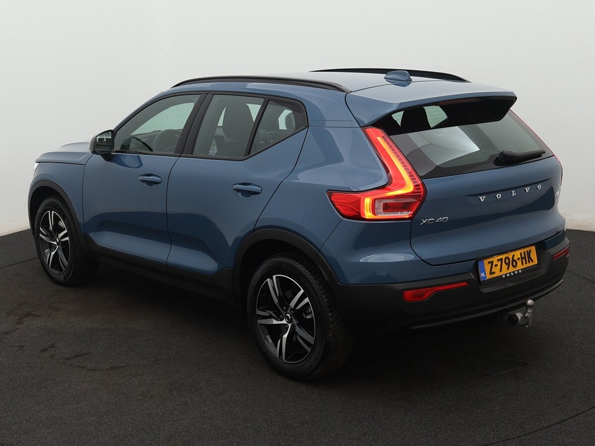 40098635 volvo xc40 2 0 b4 plus dark 3