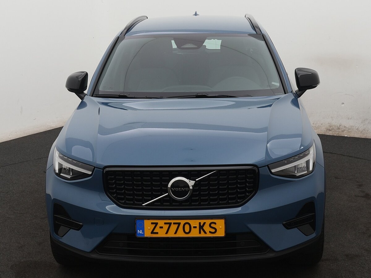 40262321 volvo xc40 2 0 b4 plus dark 8 01