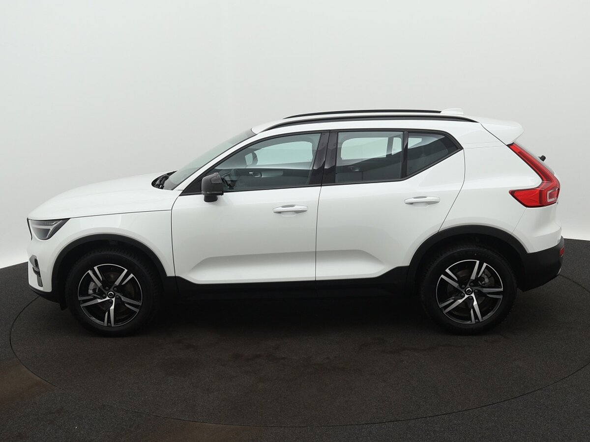 40913574 volvo xc40 2 0 b4 plus dark 2 01