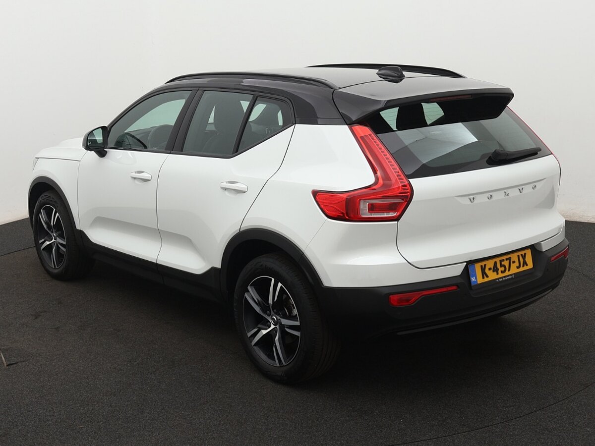 39076220 volvo xc40 1 5 t3 r design 3 02