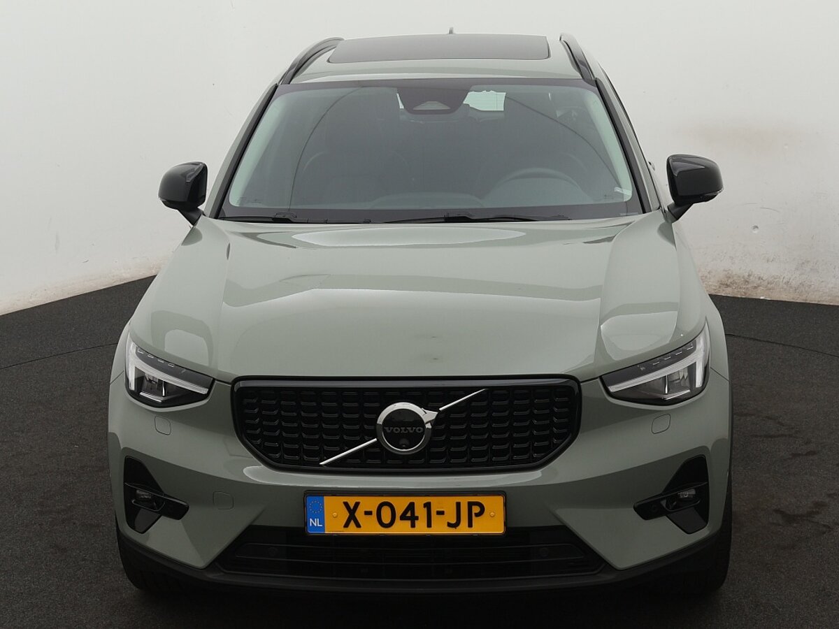 40231316 volvo xc40 2 0 b3 plus dark 8 02