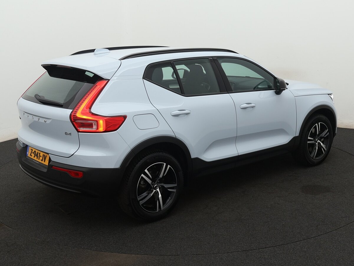 40036948 volvo xc40 2 0 b4 plus dark 01