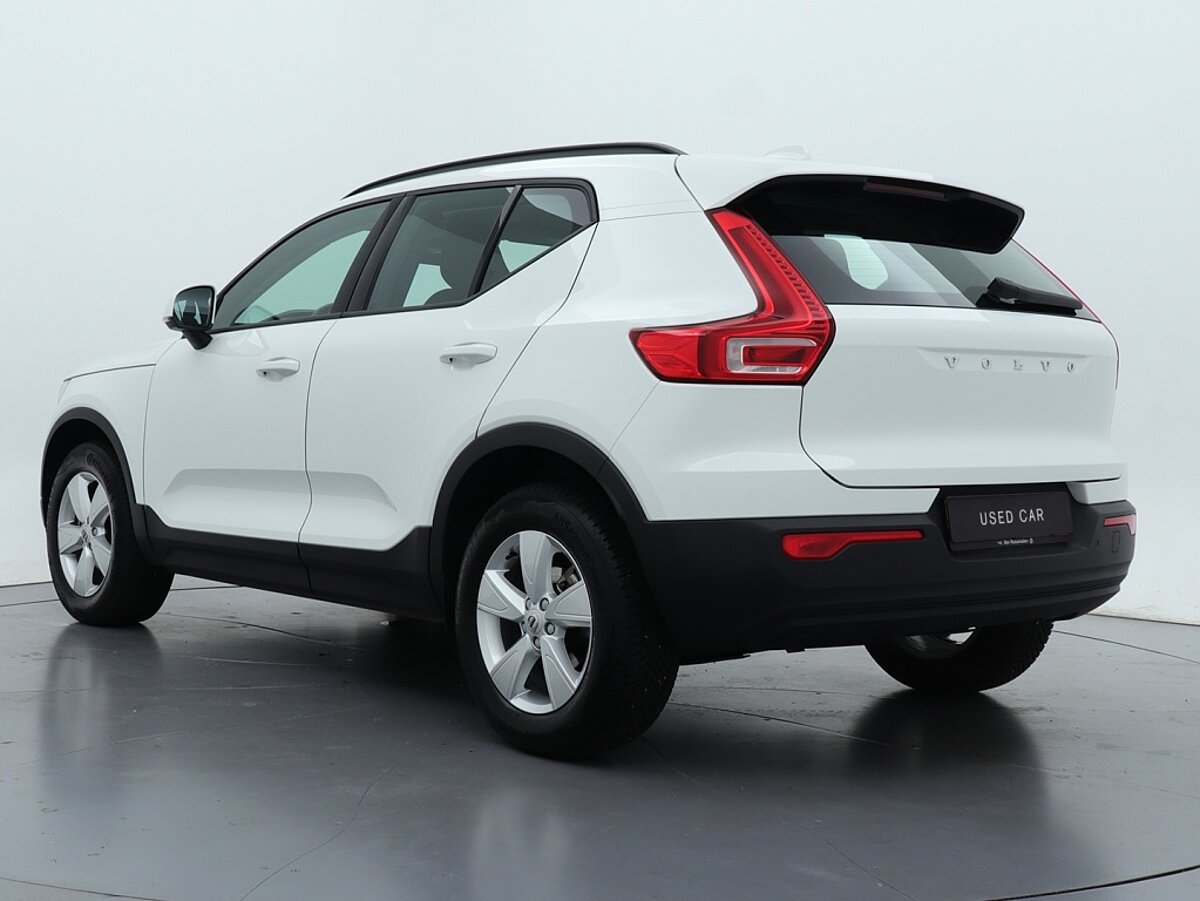 40230656 volvo xc40 1 5 t2 momentum core 8 02