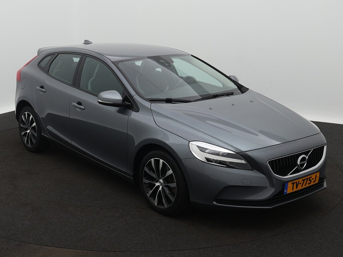 41577410 volvo v40 1 5 t3 dynamic edition 8 01