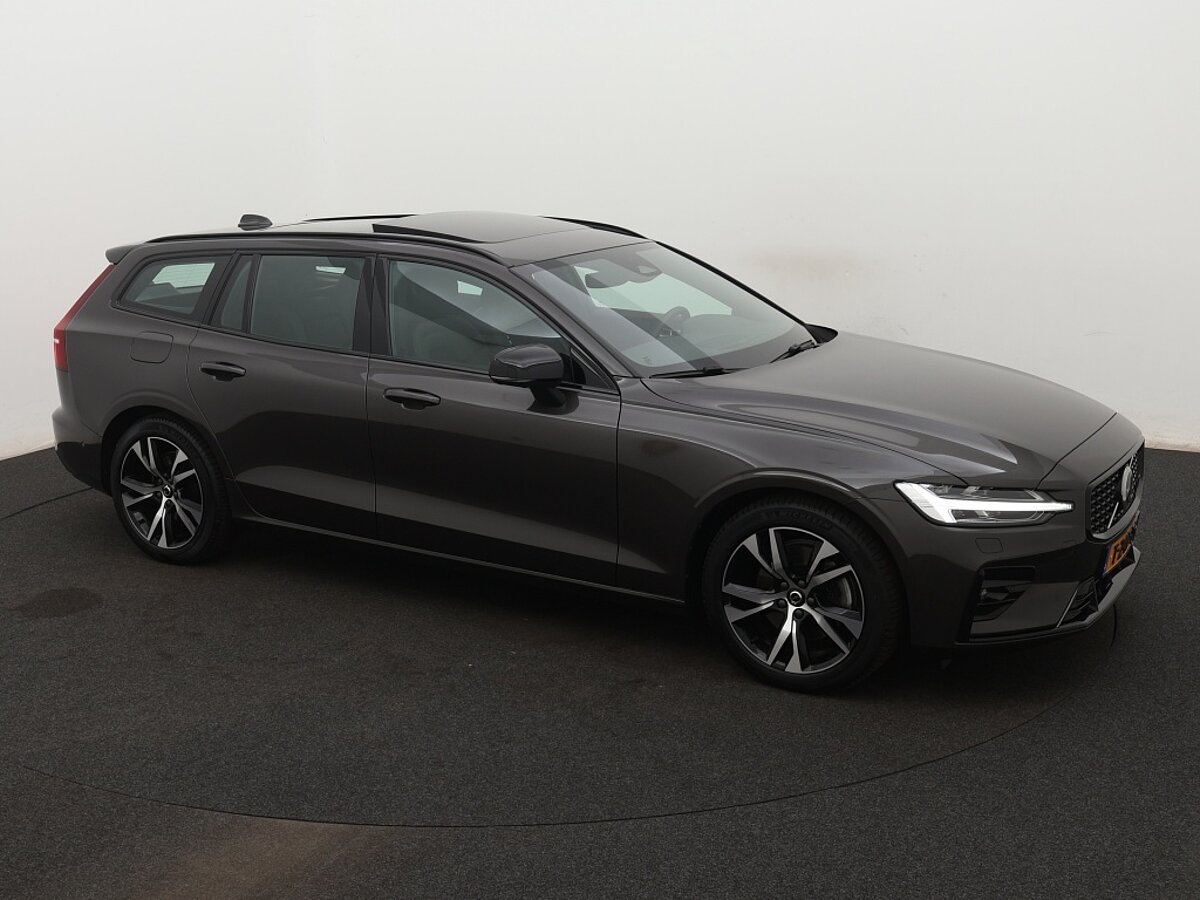 40032693 volvo v60 2 0 b3 plus dark 34