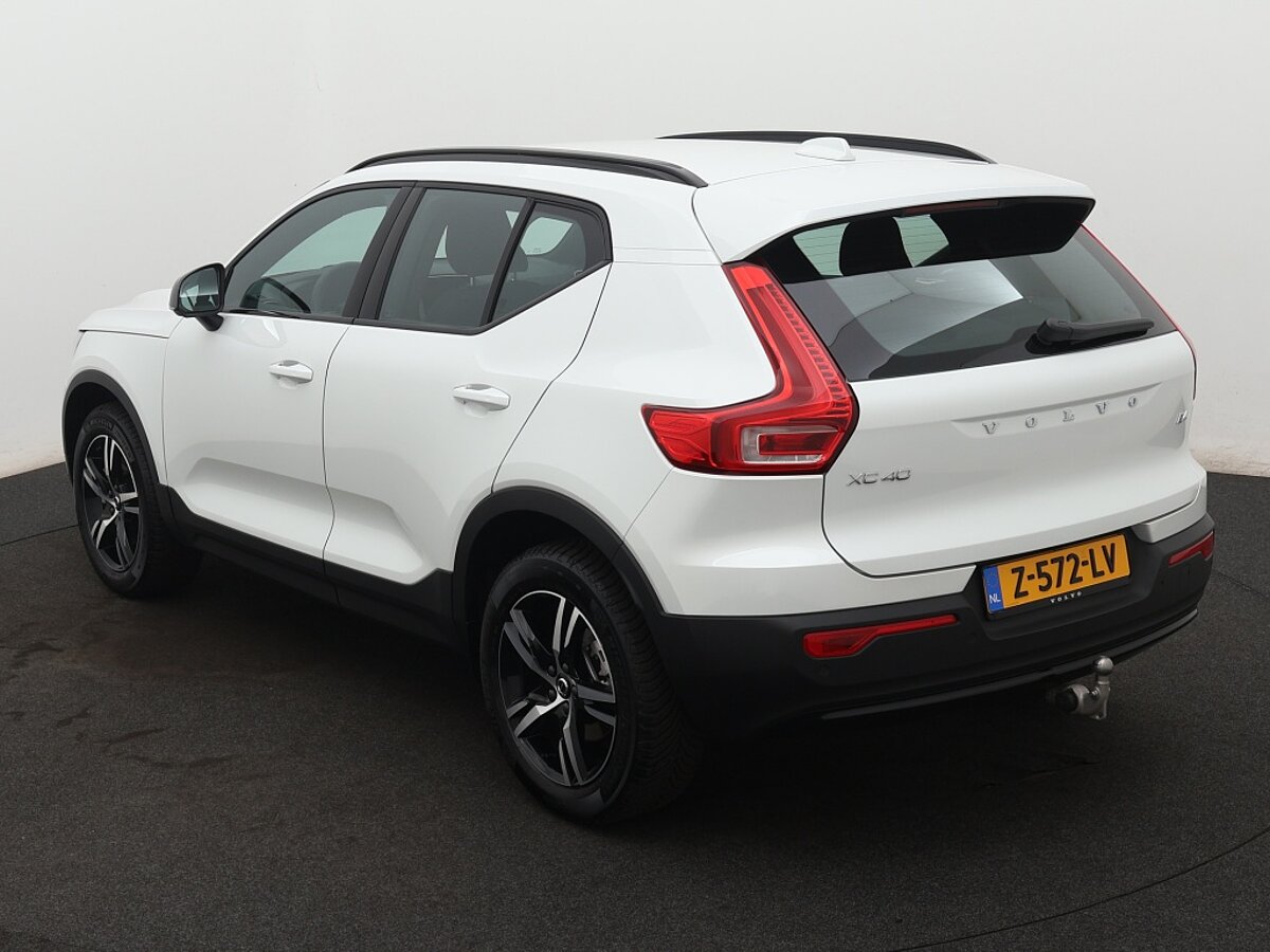 40229951 volvo xc40 2 0 b4 plus dark 3 02