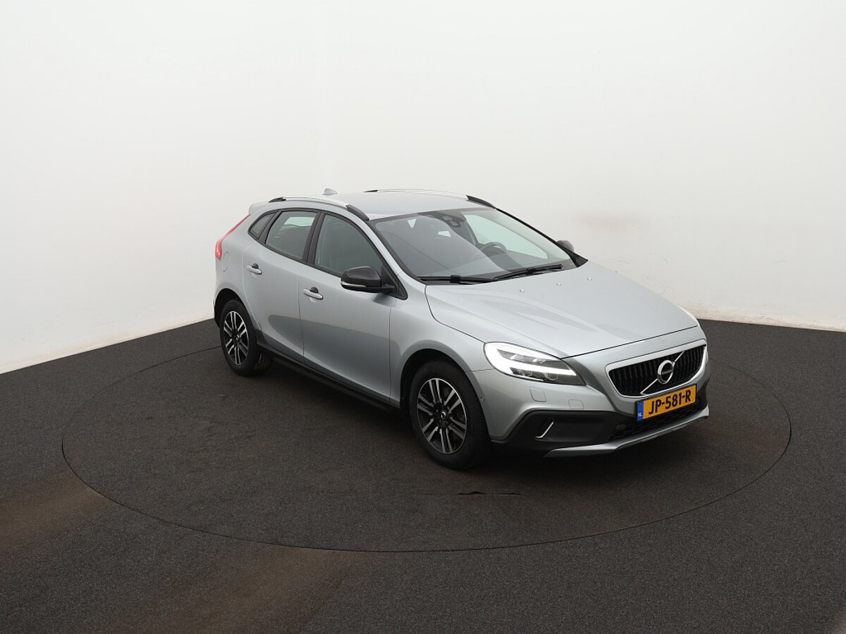 39795099 volvo v40 cross country 2 0 t3 momentum 69