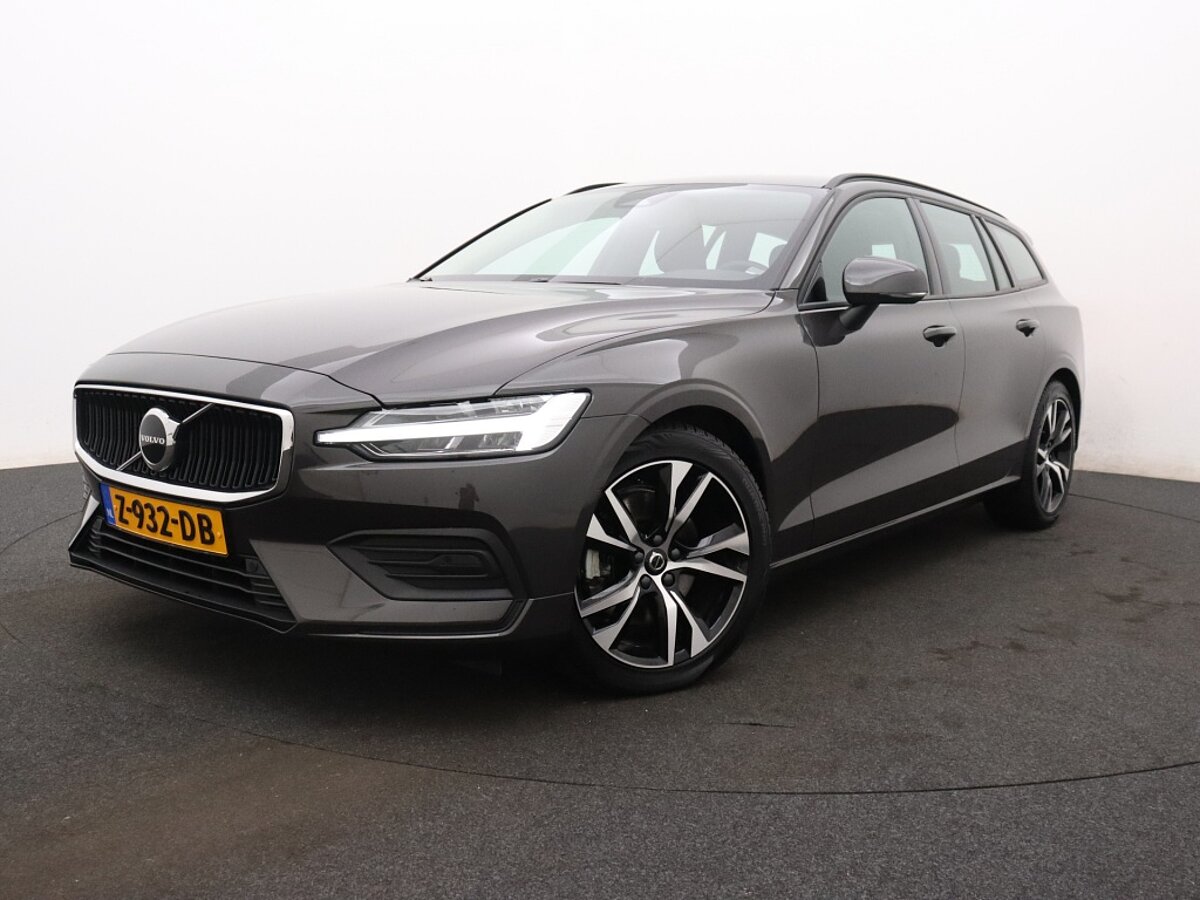 40513186 volvo v60 2 0 b3 essential edition 24