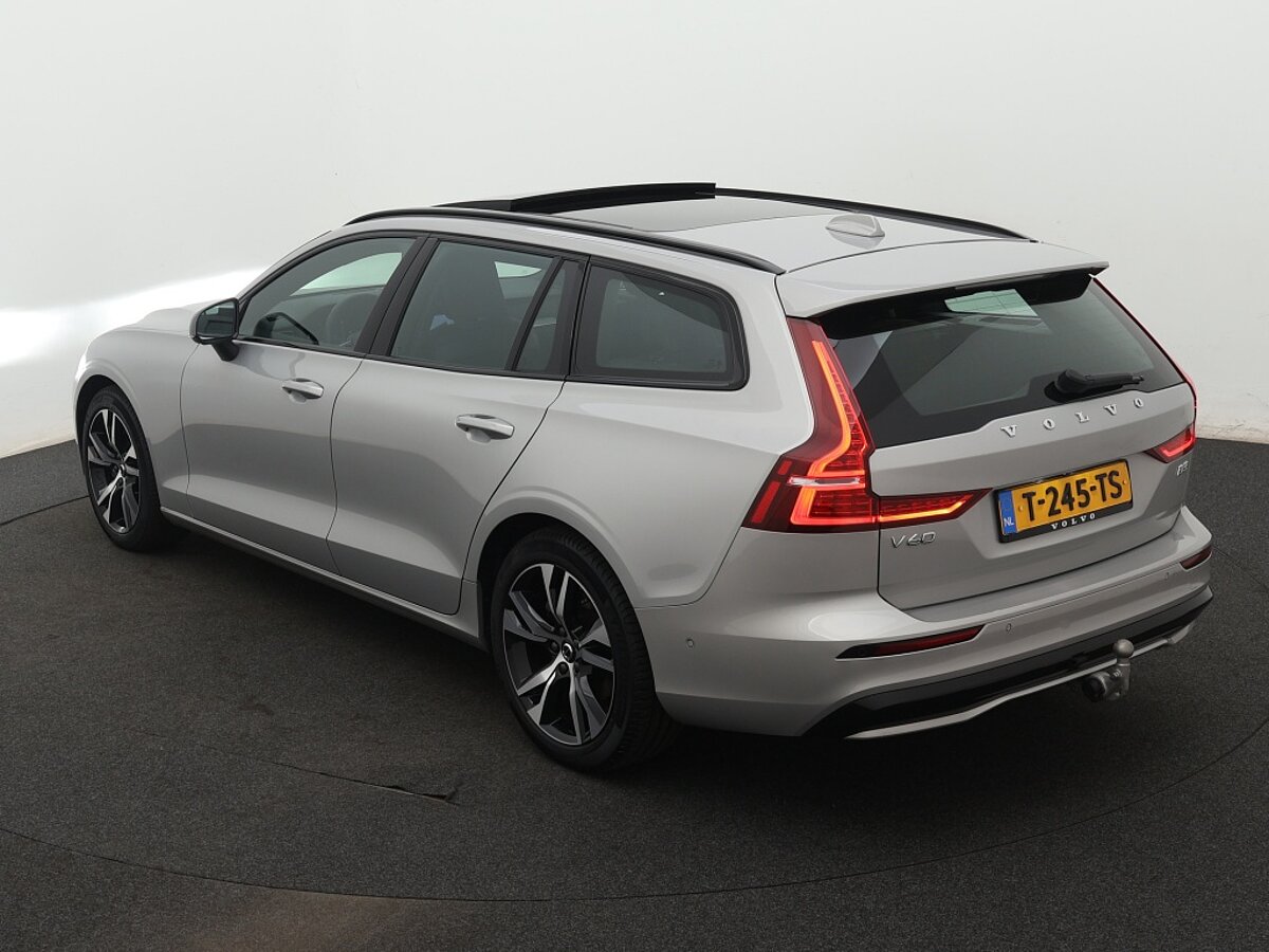 40000855 volvo v60 2 0 b3 plus dark 3 02