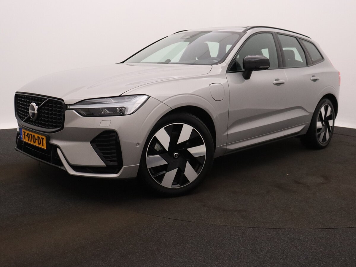 42018545 volvo xc60 2 0 t6 awd u dark 27