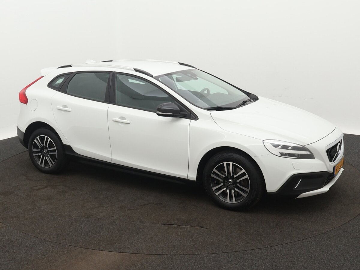 42972469 volvo v40 cross country 1 5 t3 nordic 11