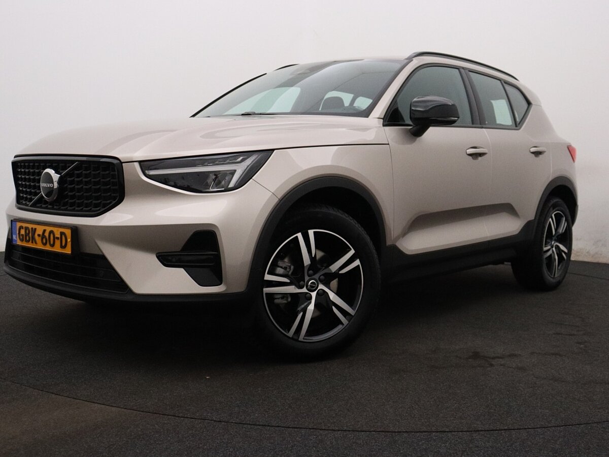 40251549 volvo xc40 2 0 b4 plus dark 76