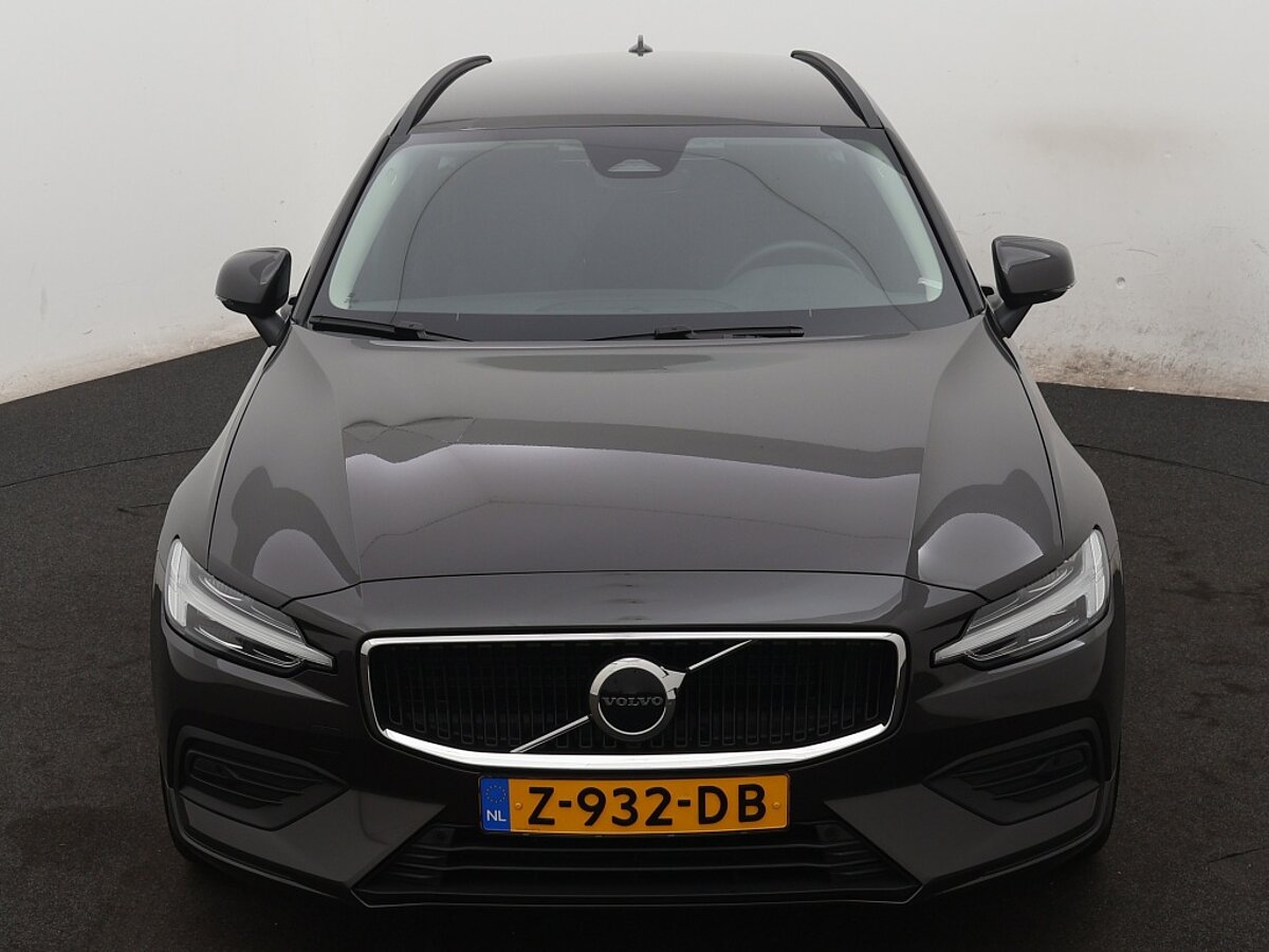 40513186 volvo v60 2 0 b3 essential edition 8