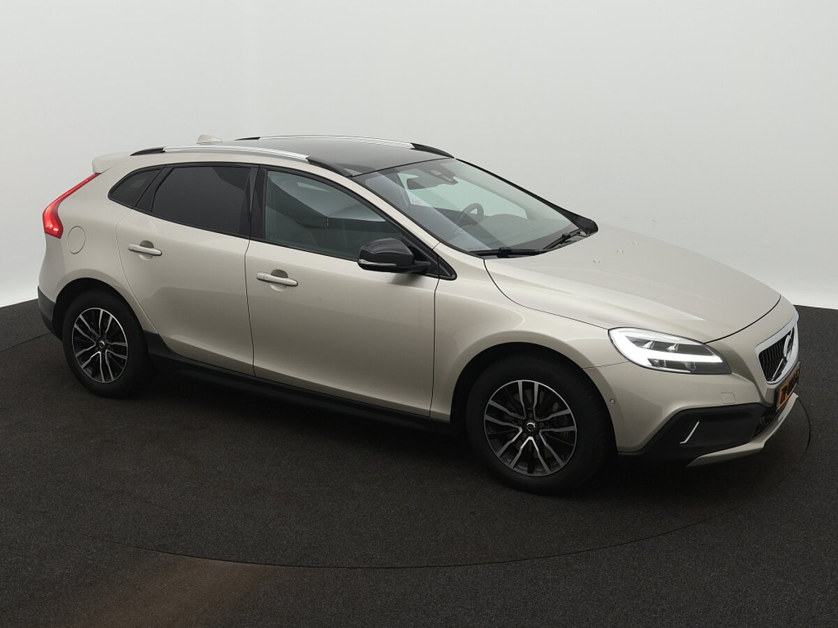 40513481 volvo v40 cross country 1 5 t3 polar luxury trekhaak panorama dak 46