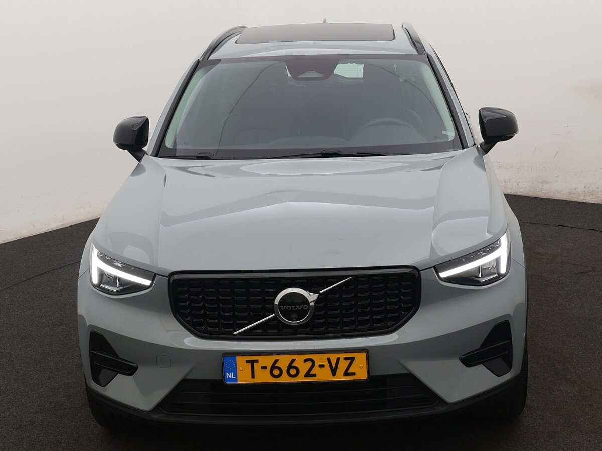 40513485 volvo xc40 2 0 b3 ultimate dark 8