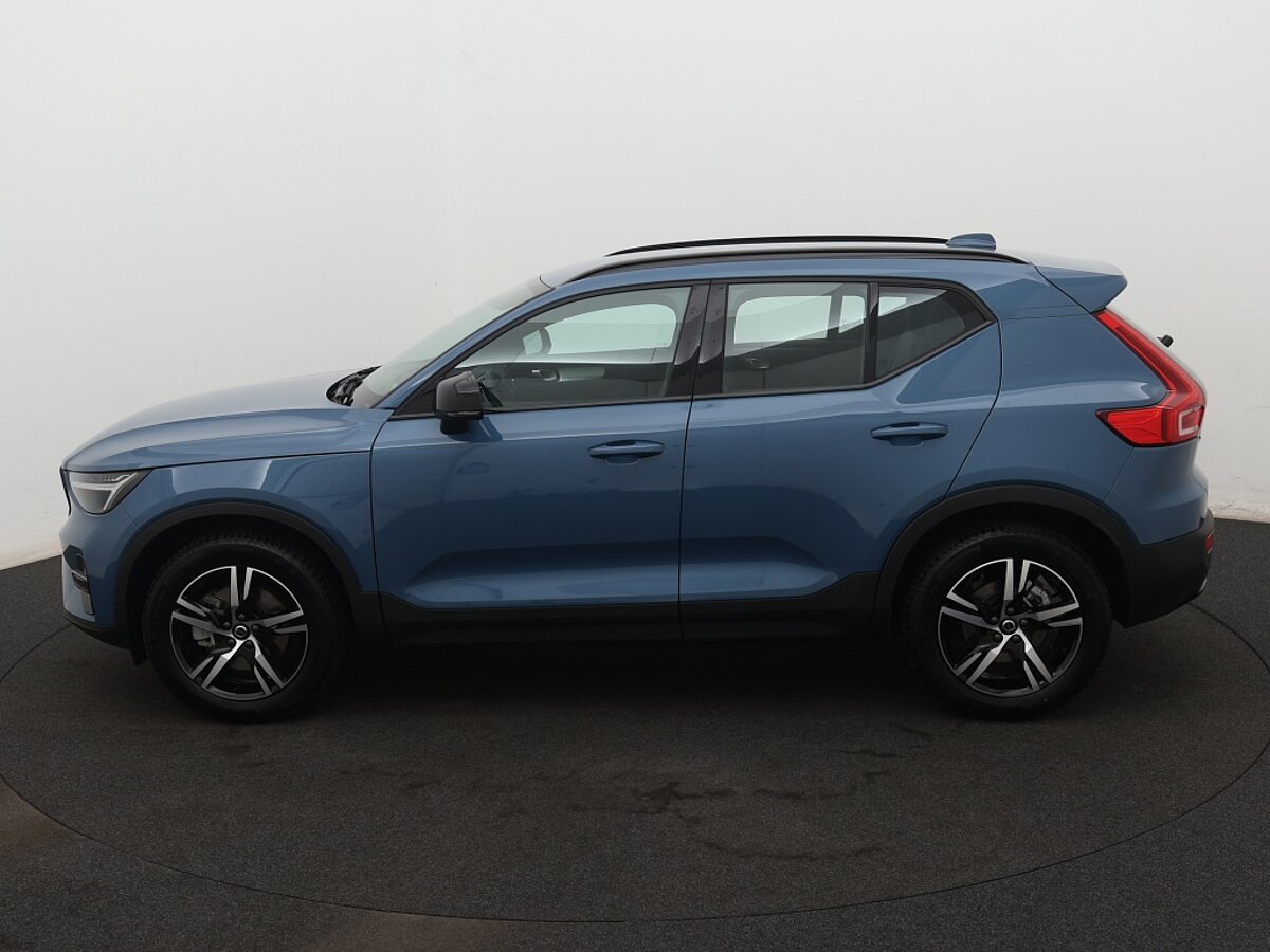 40262321 volvo xc40 2 0 b4 plus dark 2 01