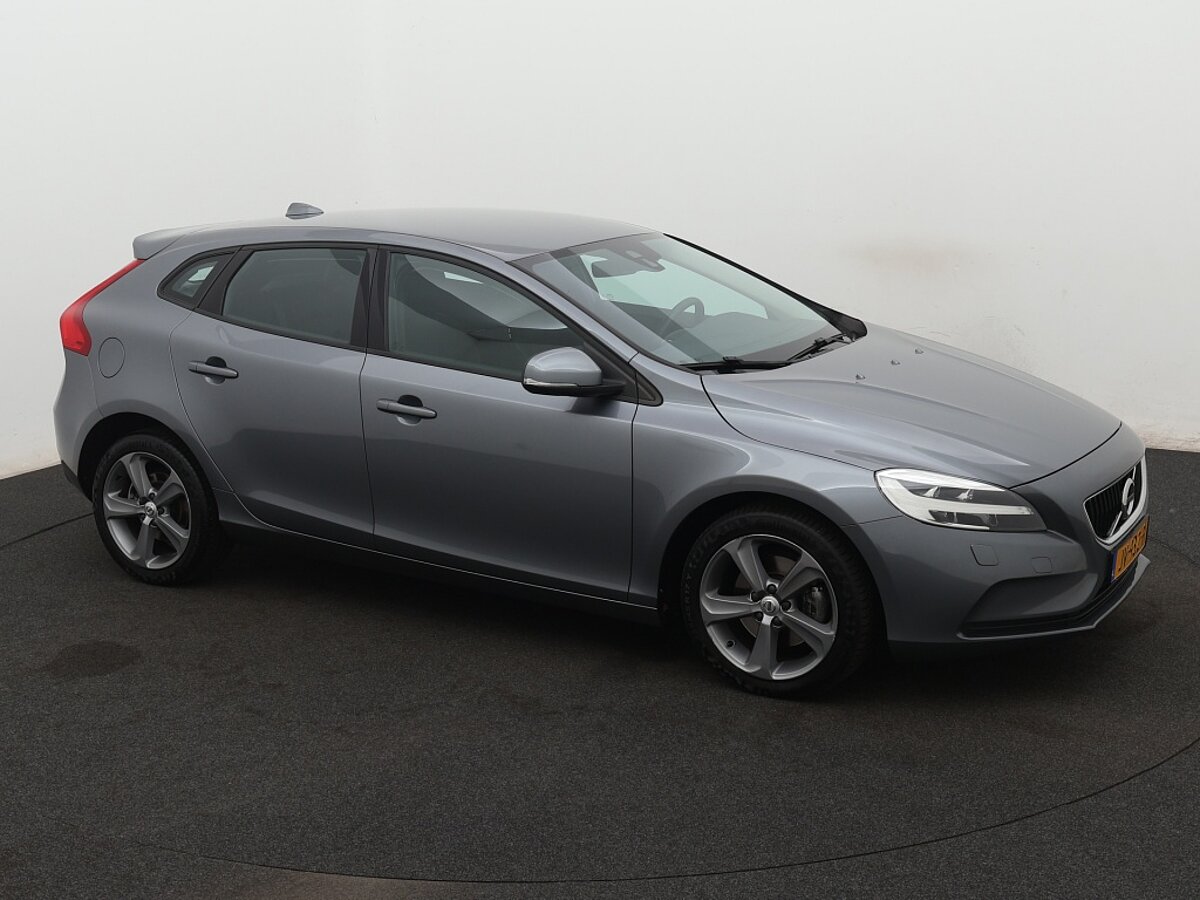 40032707 volvo v40 2 0 t3 momentum 44