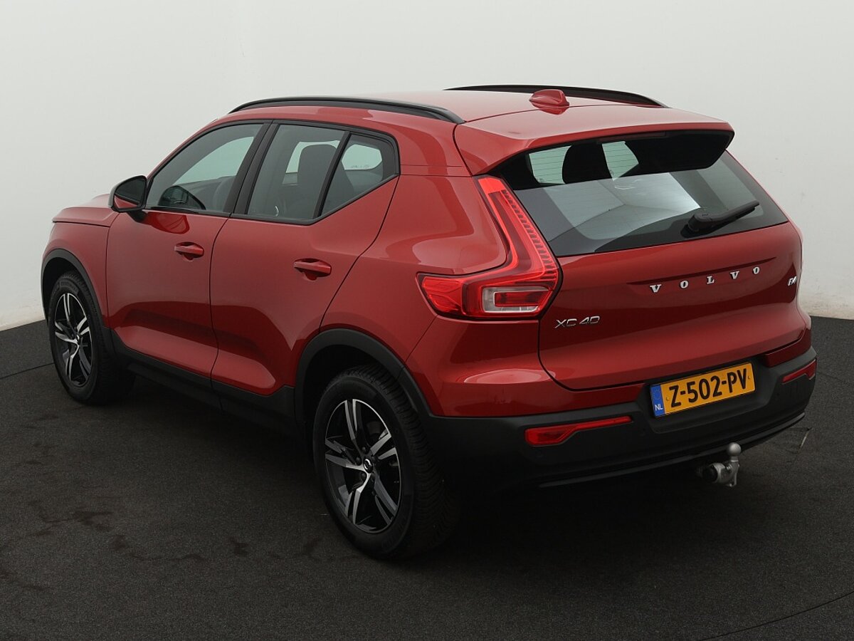 40714365 volvo xc40 2 0 b4 plus dark 3 06