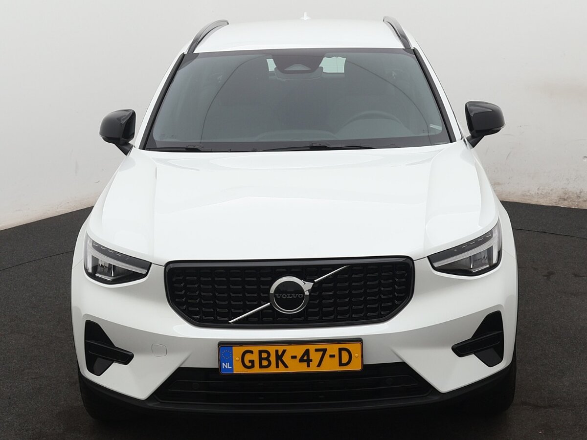 40485894 volvo xc40 2 0 b4 plus dark 8