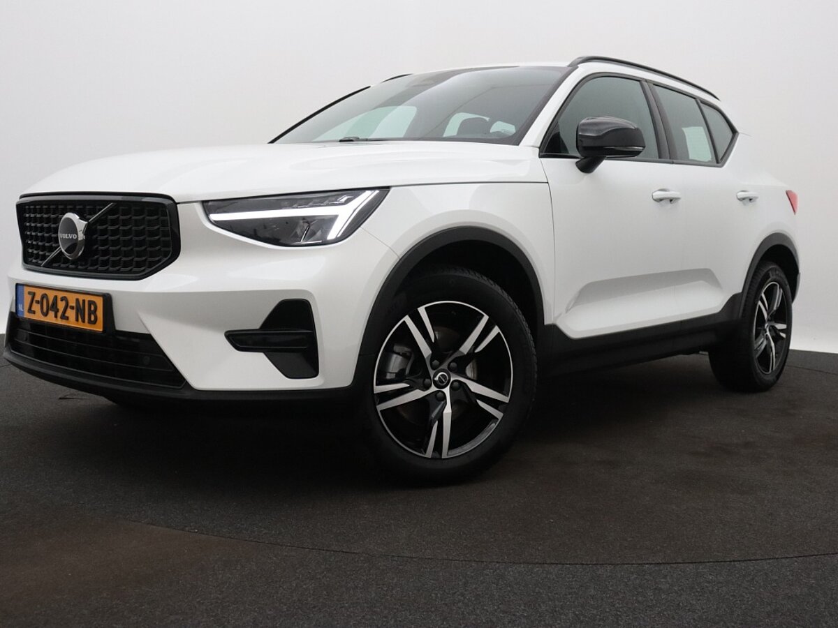 40913574 volvo xc40 2 0 b4 plus dark 47