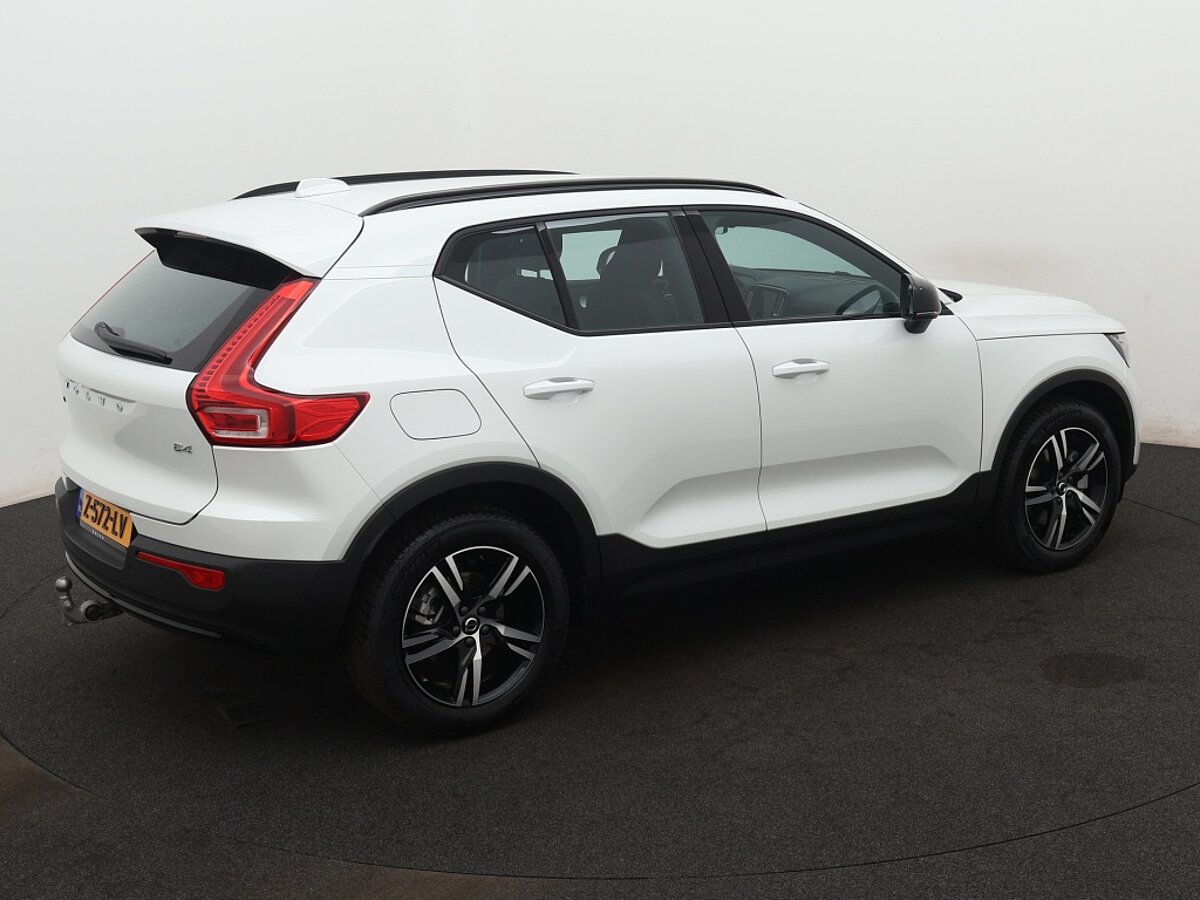 40229951 volvo xc40 2 0 b4 plus dark 73