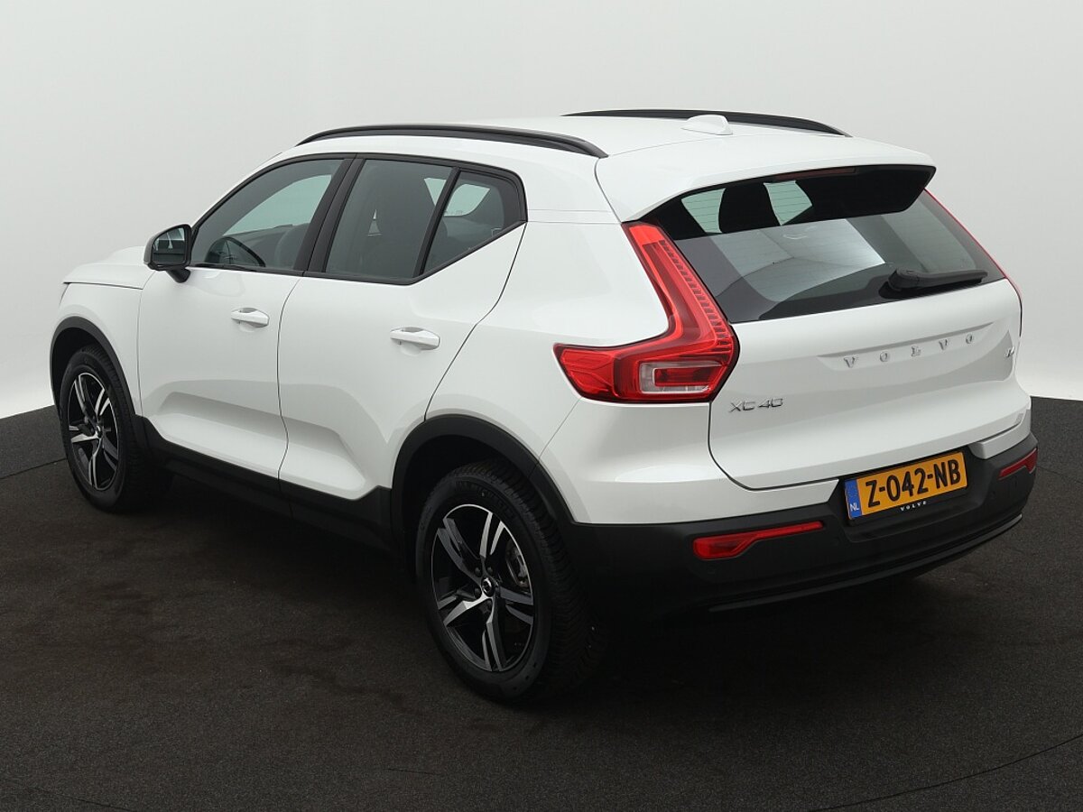 40913574 volvo xc40 2 0 b4 plus dark 3 01