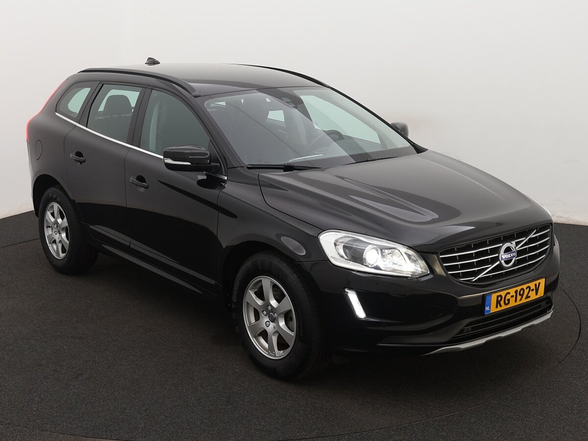 37623569 volvo xc60 2 0 d3 fwd momentum 8 13