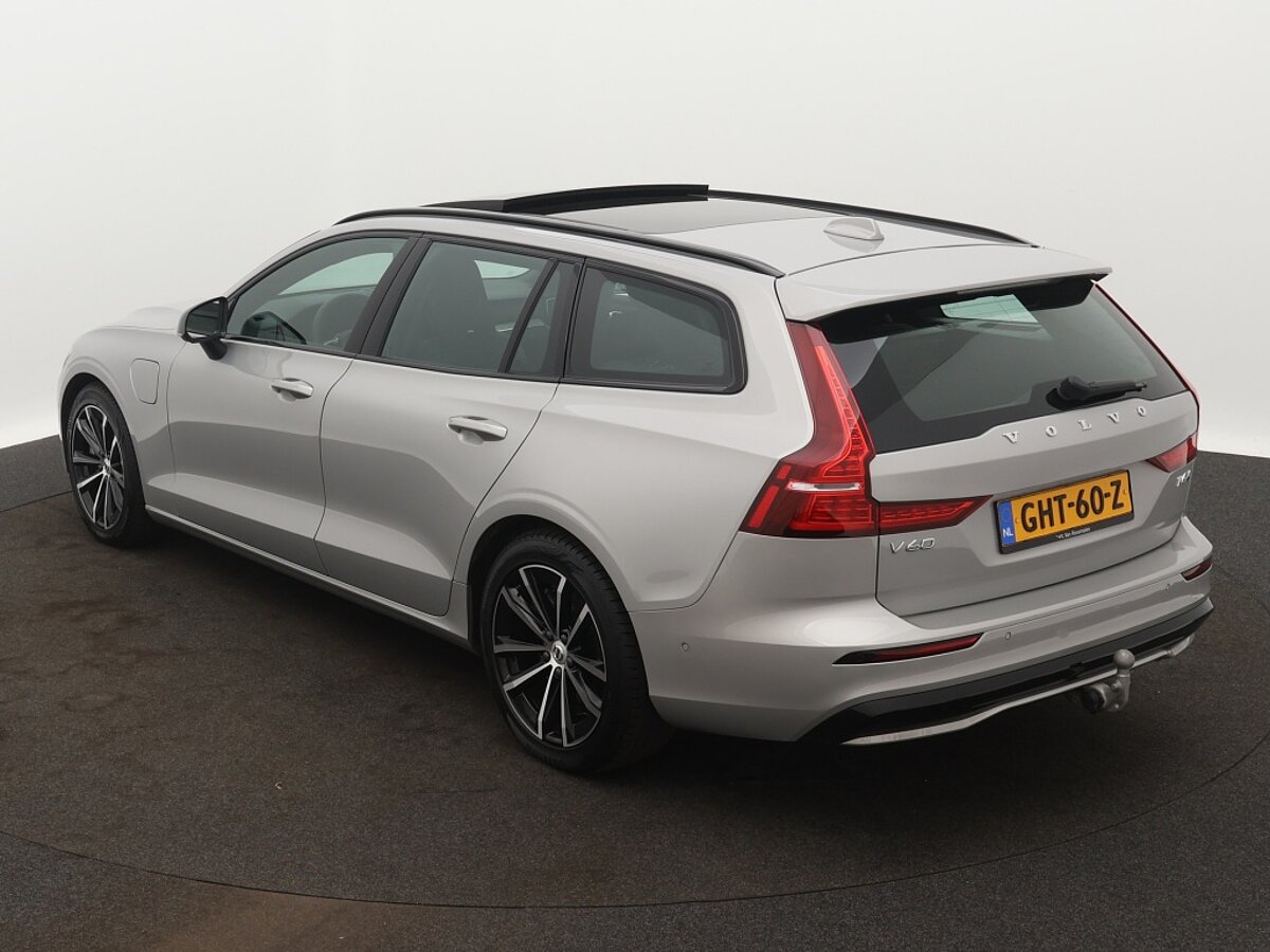 42639986 volvo v60 2 0 t6 awd plus dark 3